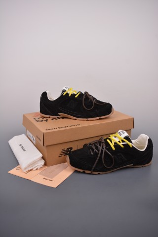 Miu Miu x New Balance 530 view 14