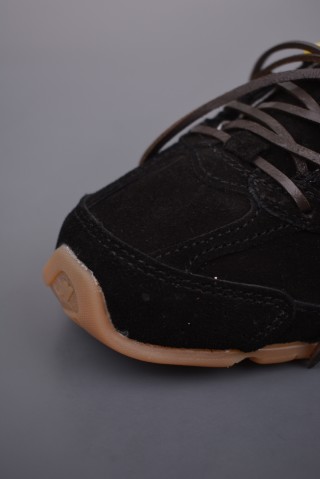 Miu Miu x New Balance 530 view 15