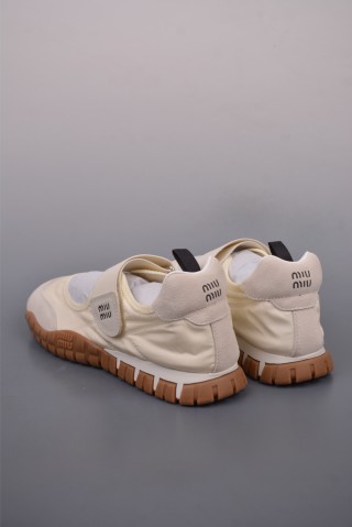 Miu Miu Tyre 'Spring / Summer' view 2
