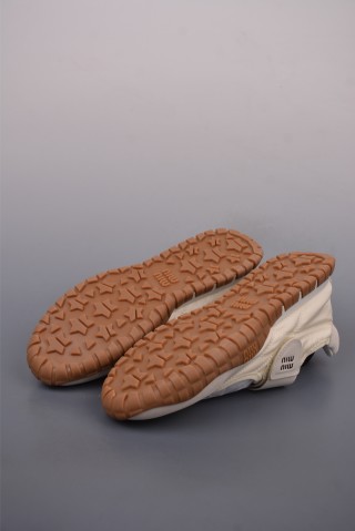 Miu Miu Tyre 'Spring / Summer' view 3