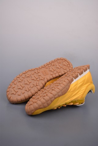 Miu Miu Tyre 'Spring / Summer' view 3