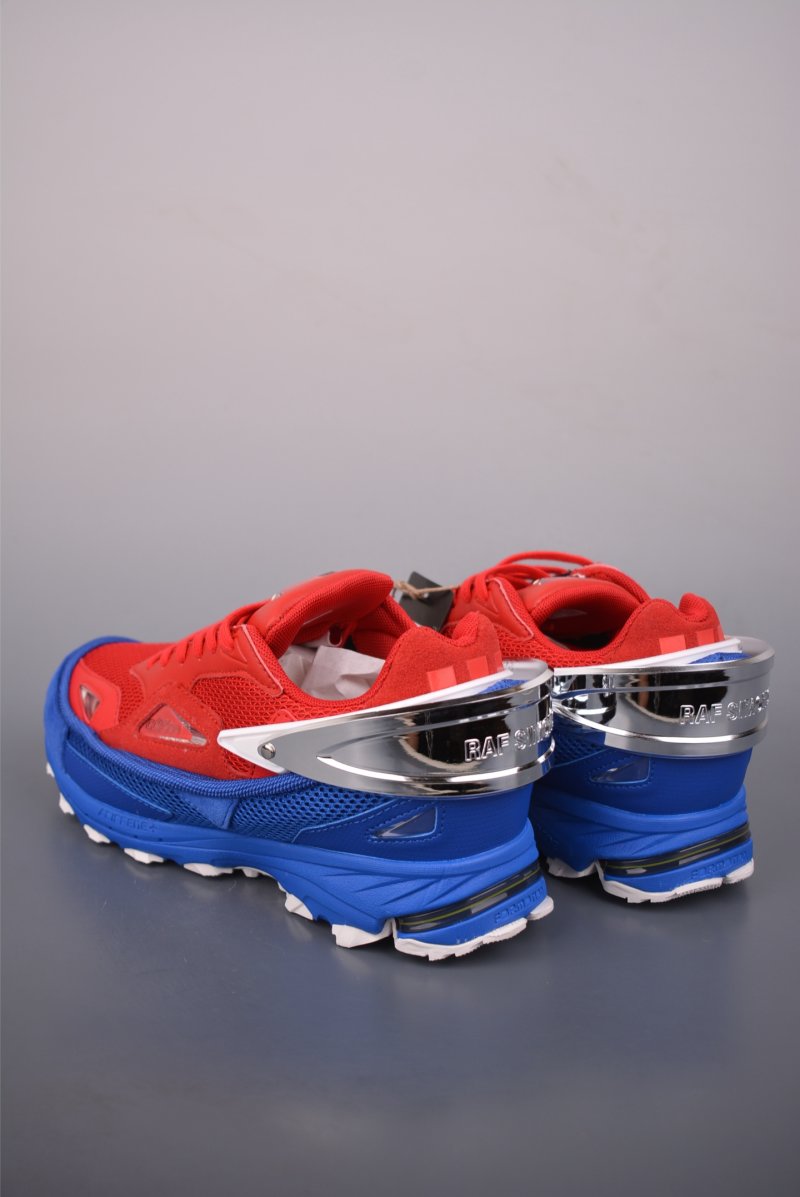 Raf Simons Response Trail view