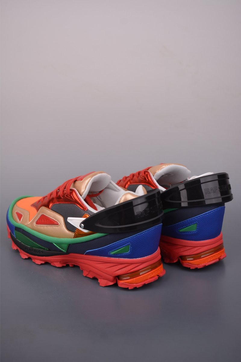 Raf Simons Response Trail view