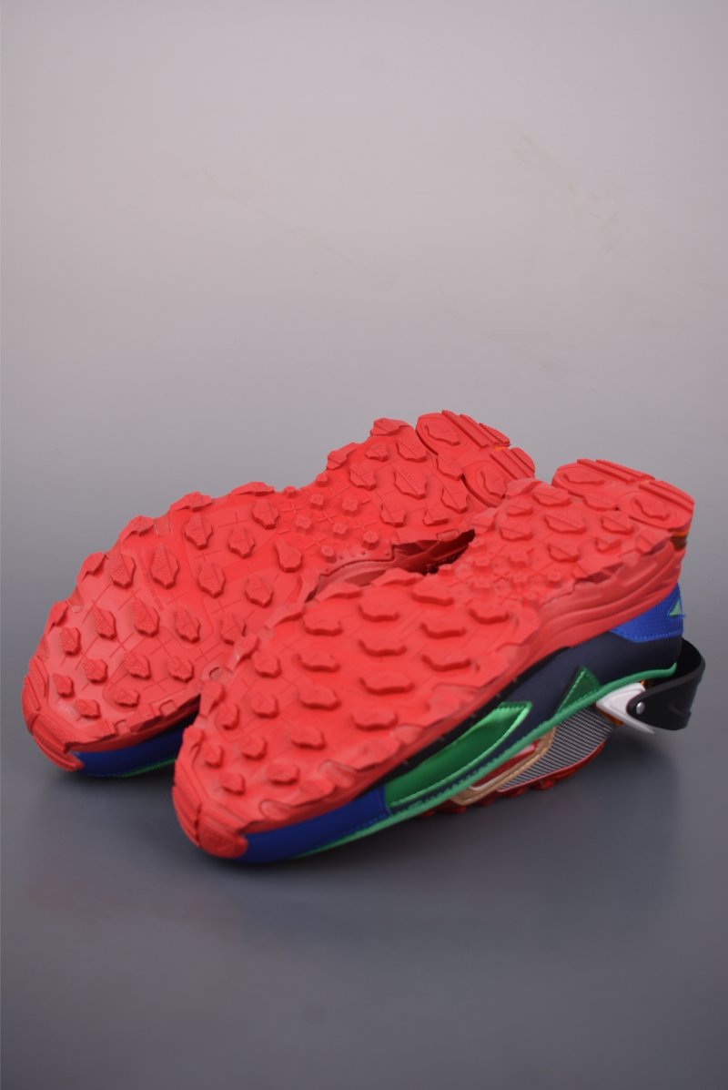 Raf Simons Response Trail view