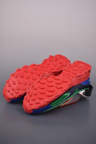 Raf Simons Response Trail view 3