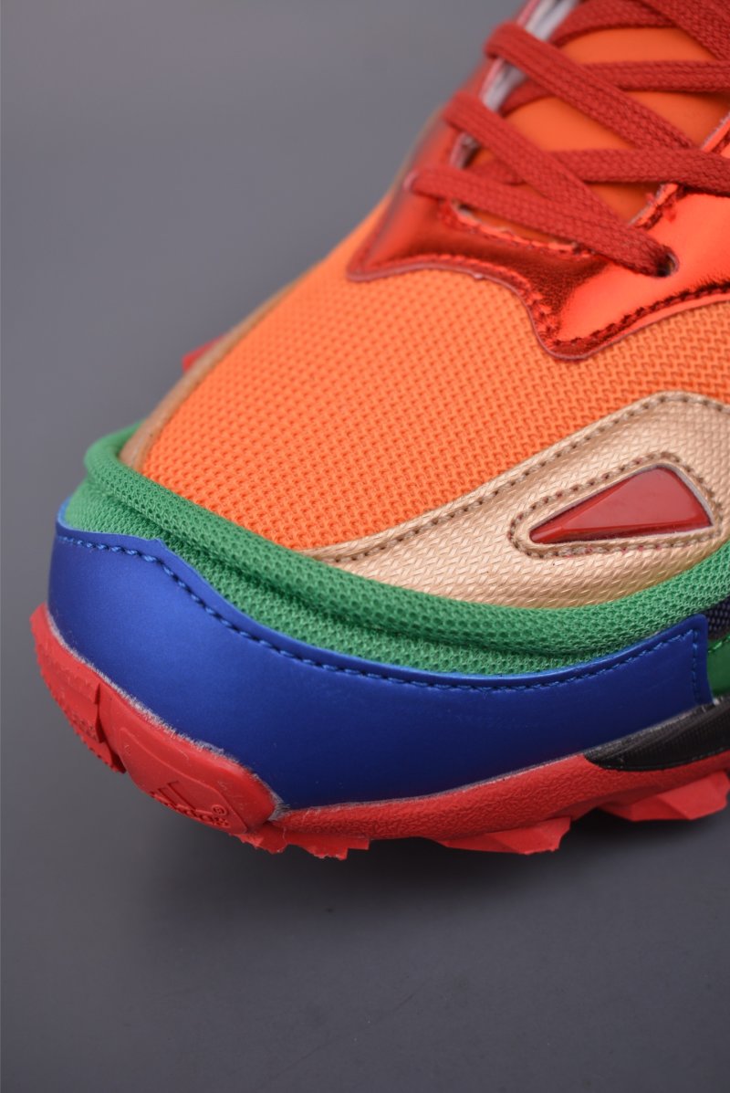 Raf Simons Response Trail view