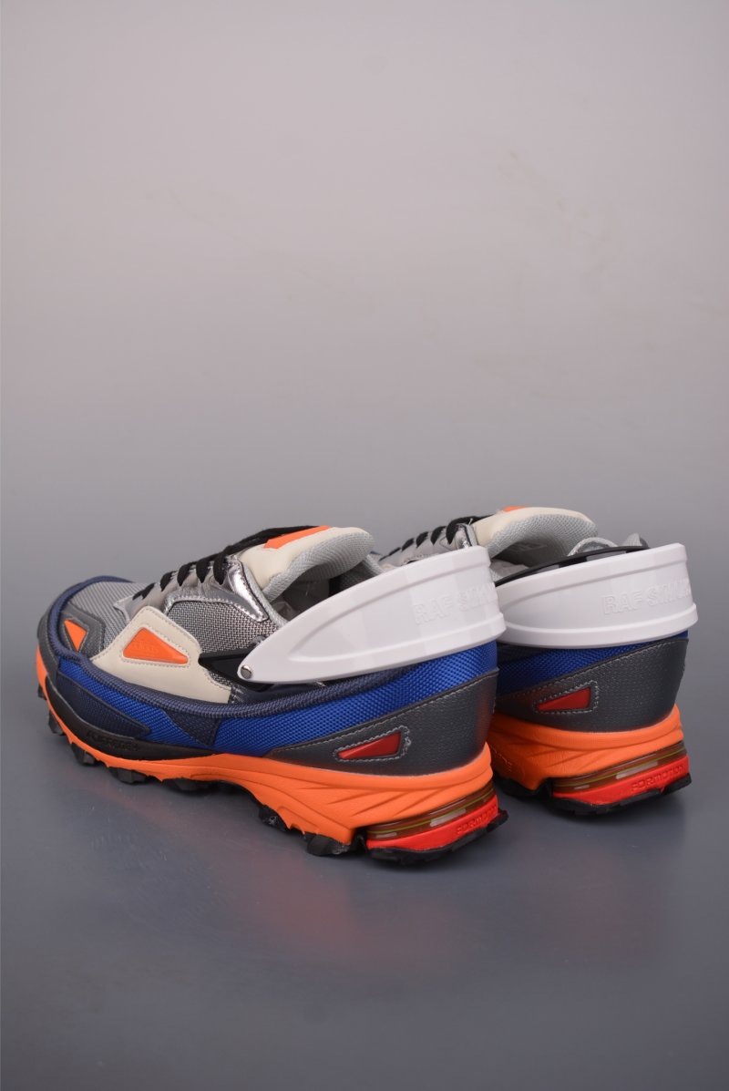 Raf Simons Response Trail view