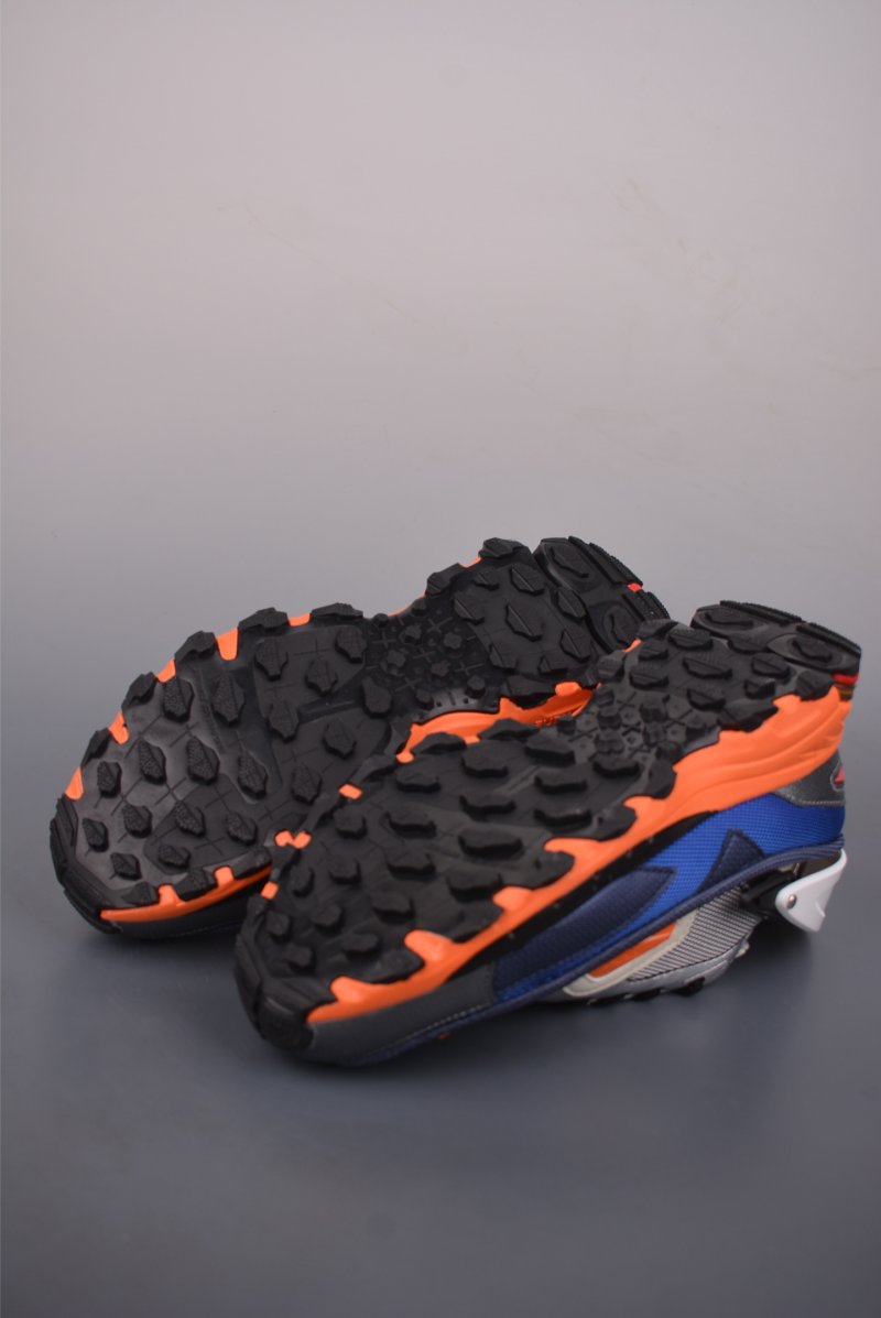 Raf Simons Response Trail view