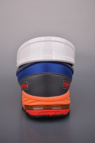 Raf Simons Response Trail view 4
