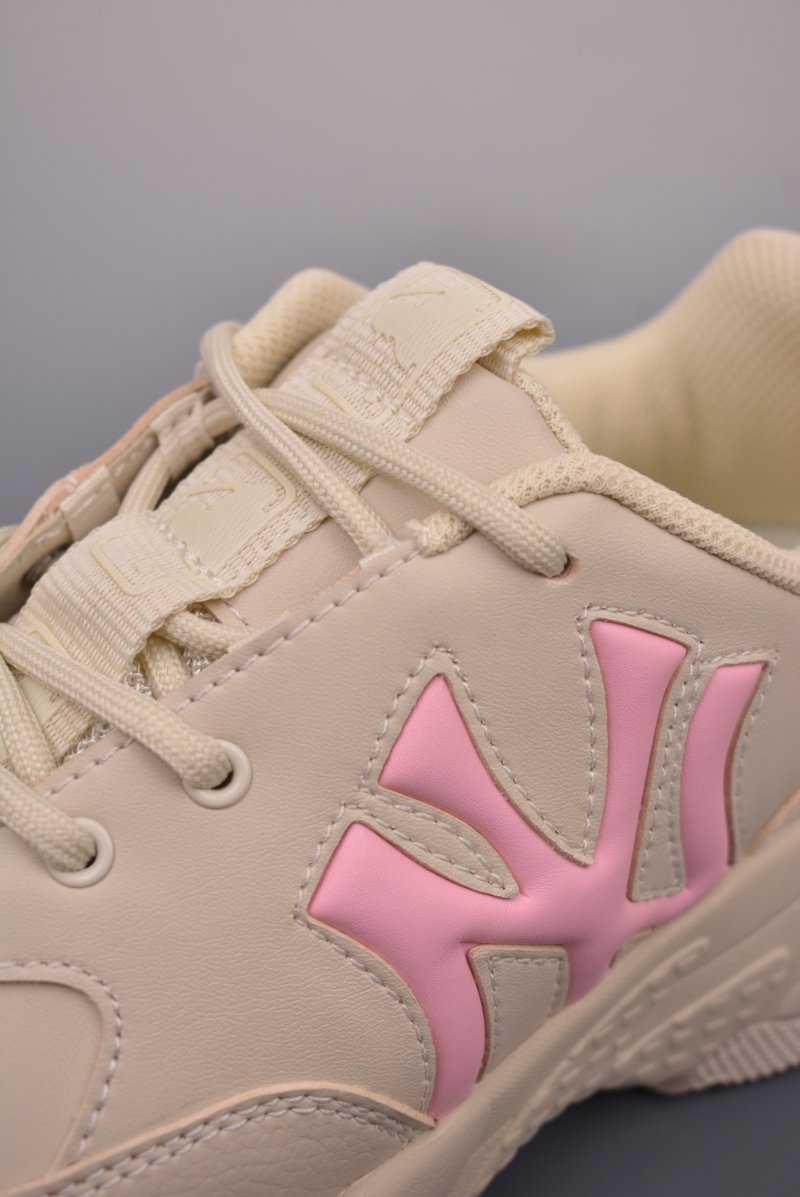 MLB Chunky Liner Hologram view