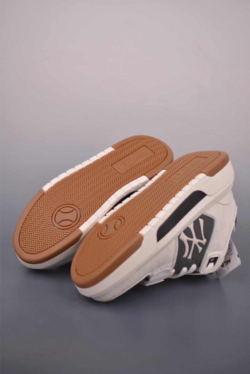 MLB Chunky Liner Mid Monogram view