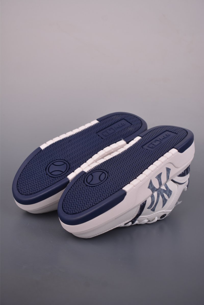 MLB Chunky Liner Pocket Monogram view