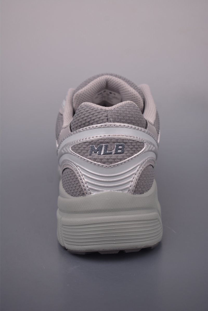 MLB Curve Trophy Runner view
