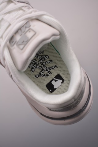 MLB New York Yankees Curve Runner view 9
