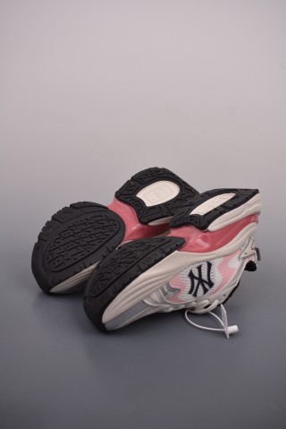 MLB New York Yankees Curve Runner view 12