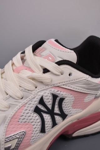 MLB New York Yankees Curve Runner view 16