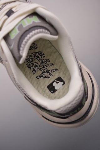 MLB New York Yankees Curve Runner view 27