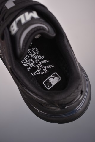 MLB New York Yankees Curve Runner view 9