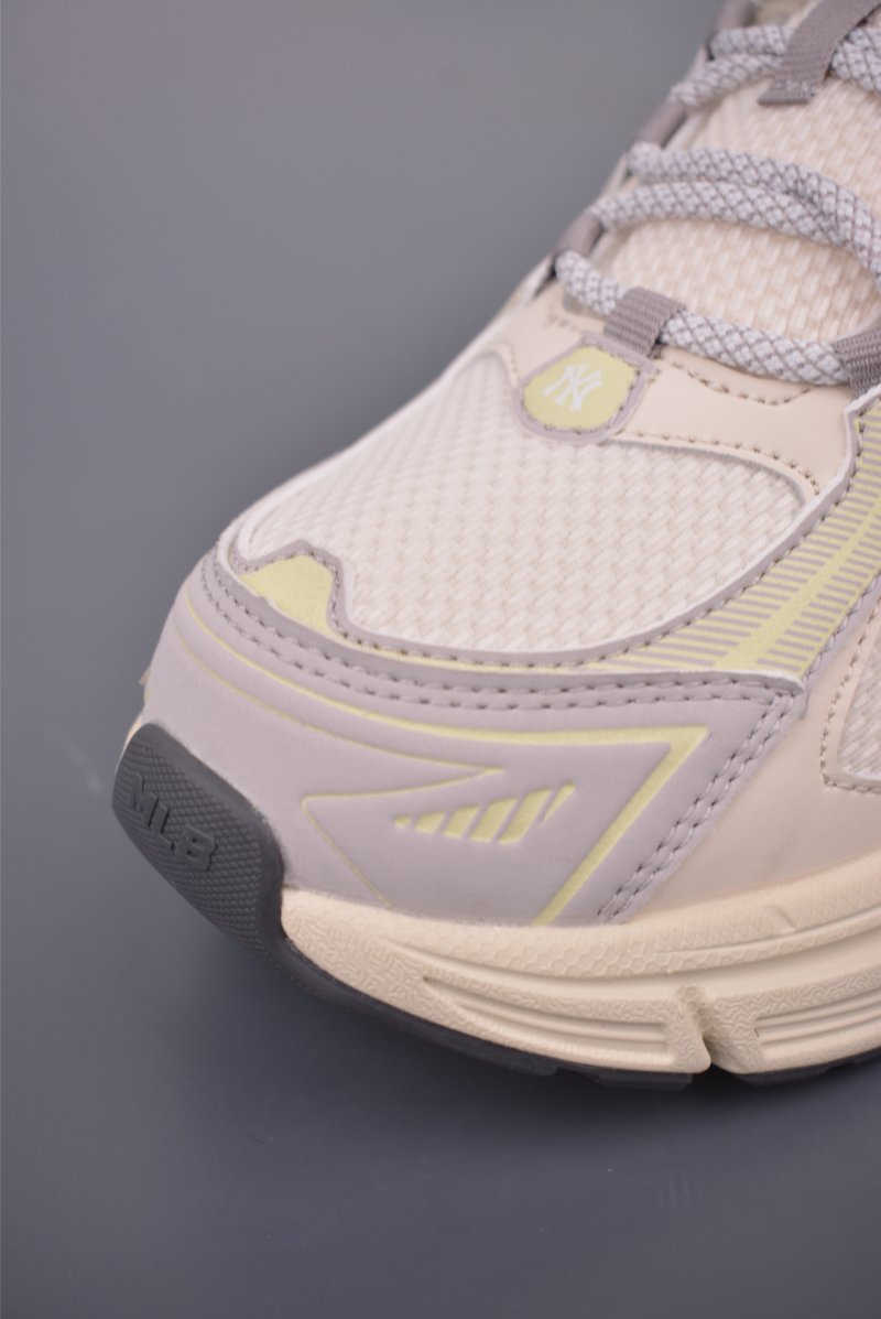 MLB Trophy Runner NB view