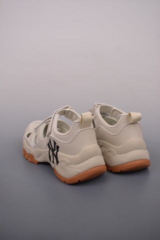 New York Yankees x MLB Big Ball Chunky Mask Sandal view 2