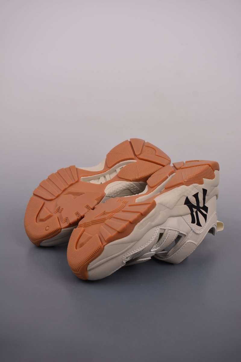 New York Yankees x MLB Big Ball Chunky Mask Sandal view