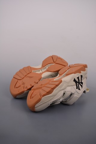 New York Yankees x MLB Big Ball Chunky Mask Sandal view 3