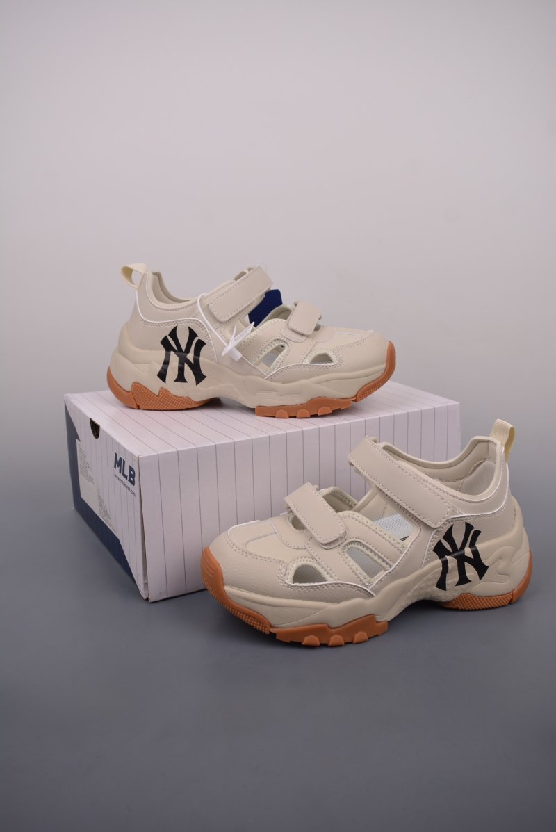 New York Yankees x MLB Big Ball Chunky Mask Sandal view