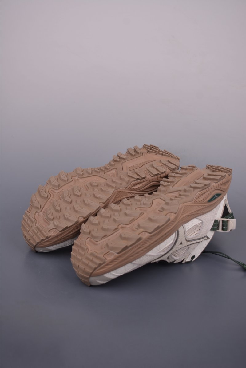 Mizuno Racer Trail SE view