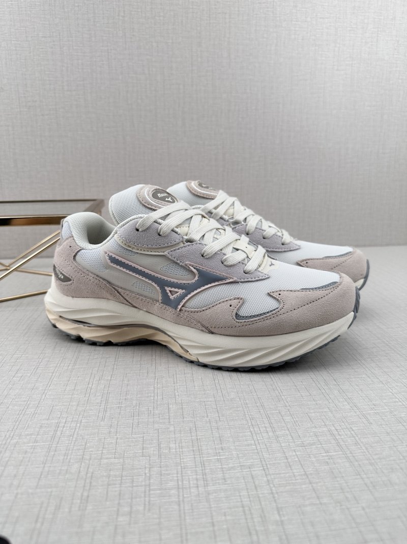 Mizuno Sportstyle 9311 Wave Rider 8 view