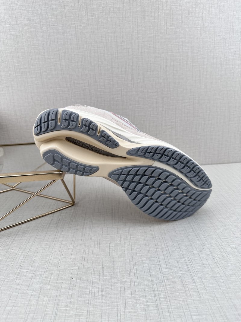 Mizuno Sportstyle 9311 Wave Rider 8 view