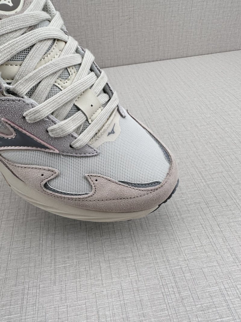 Mizuno Sportstyle 9311 Wave Rider 8 view