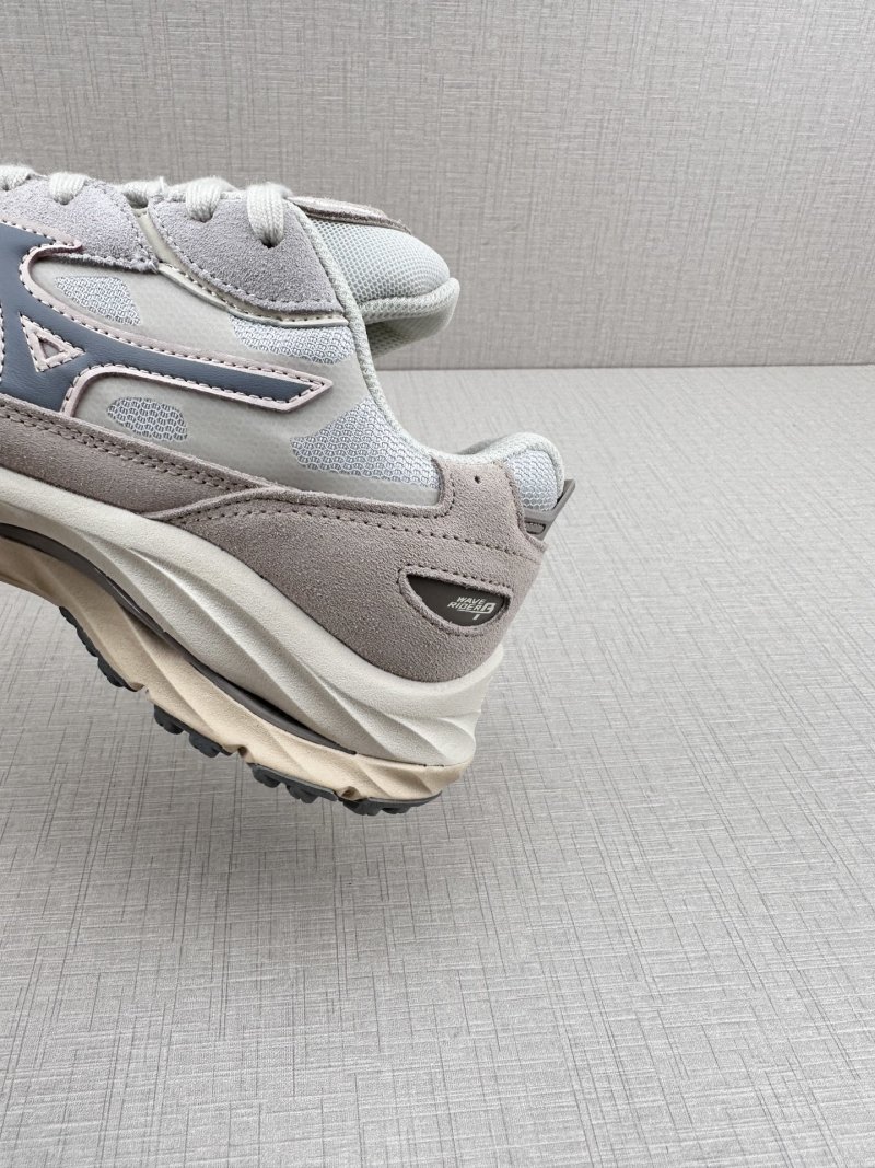 Mizuno Sportstyle 9311 Wave Rider 8 view
