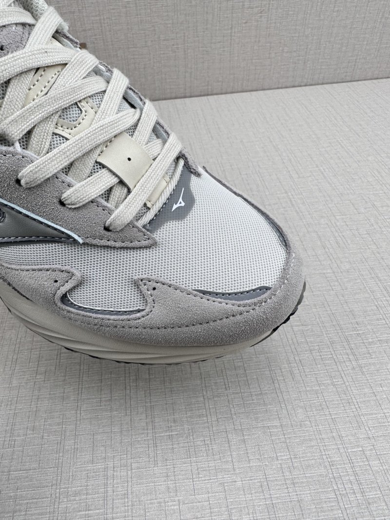 Mizuno Sportstyle 9311 Wave Rider 8 view