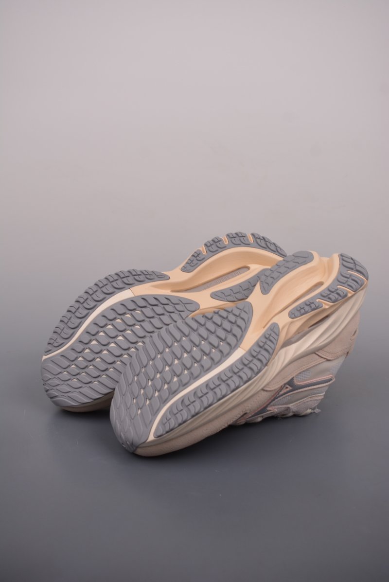 Mizuno Wave Rider Beta view