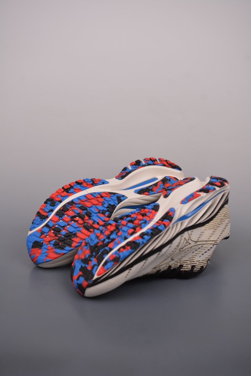 Mizuno Wave Rider 26 view