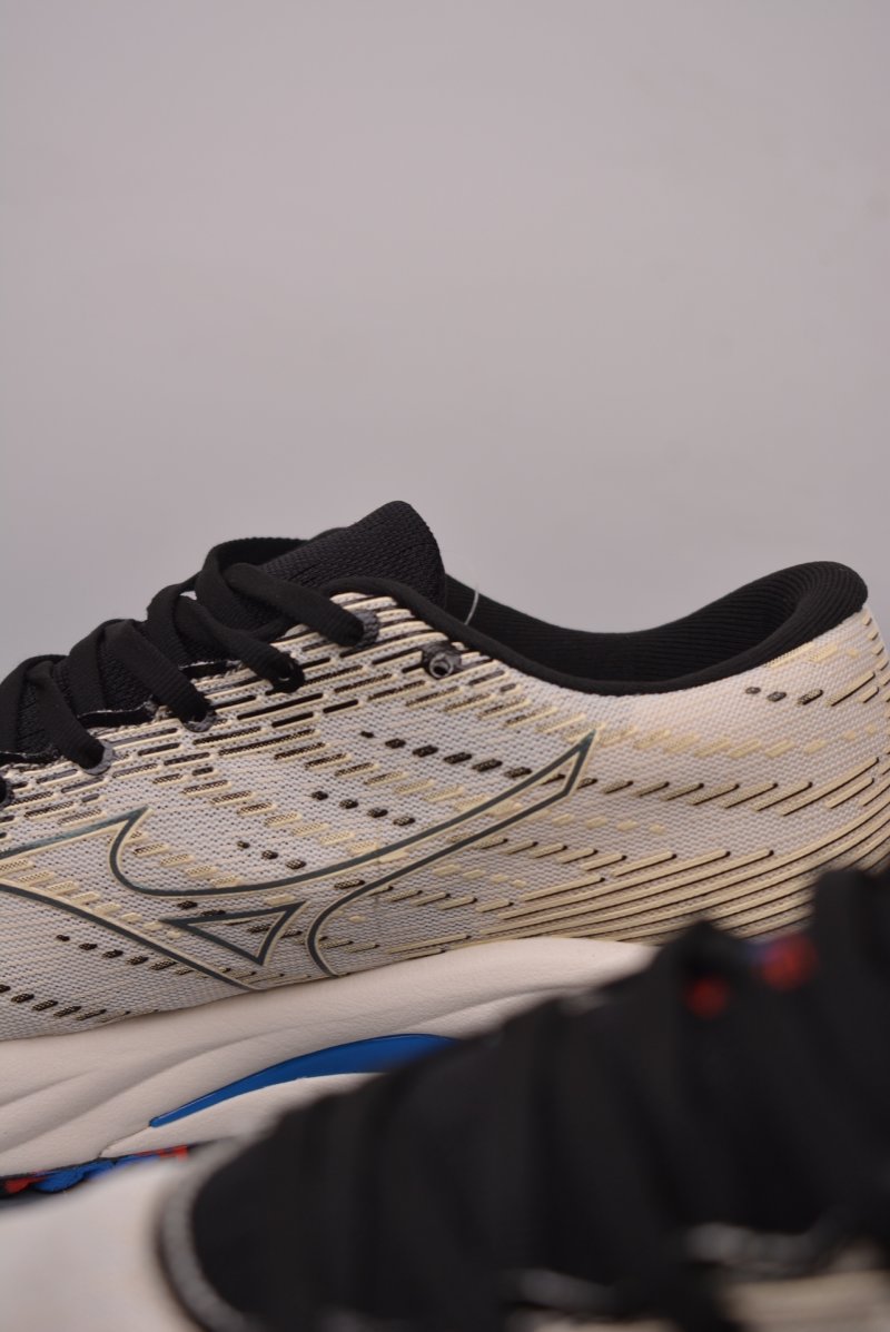 Mizuno Wave Rider 26 view