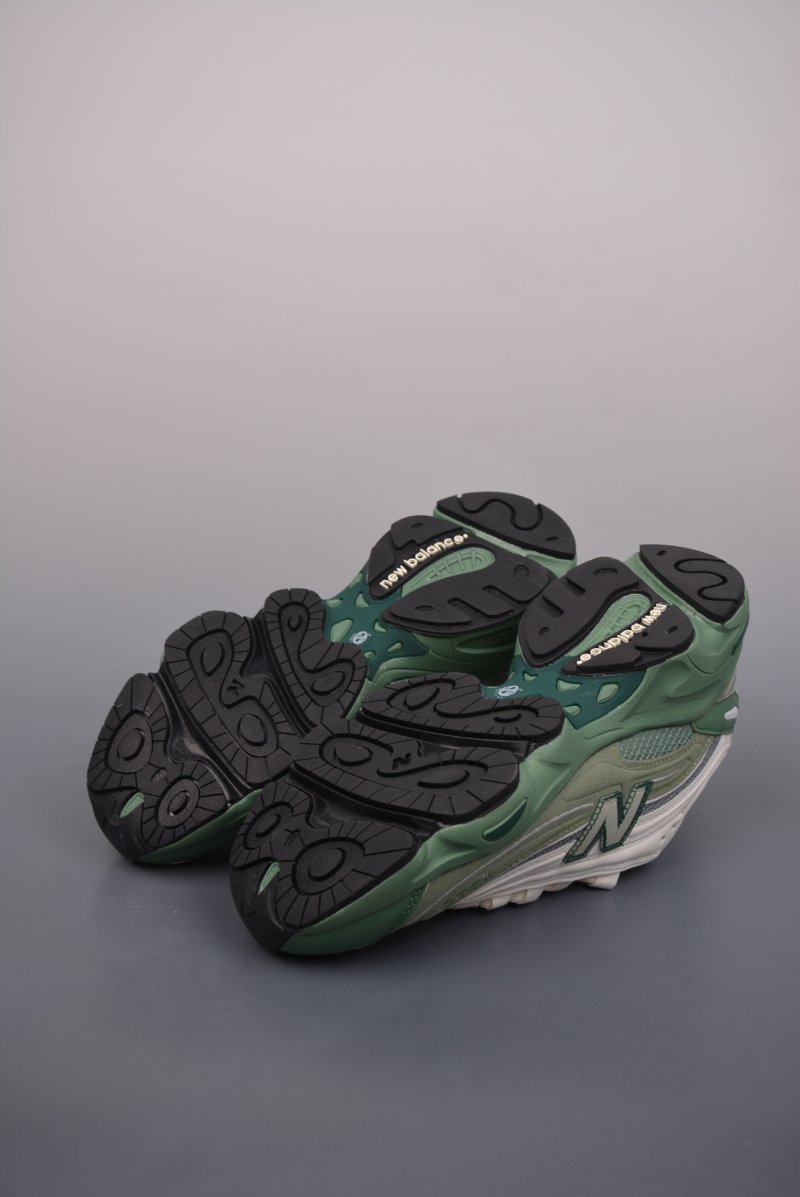 New Balance M1000 view
