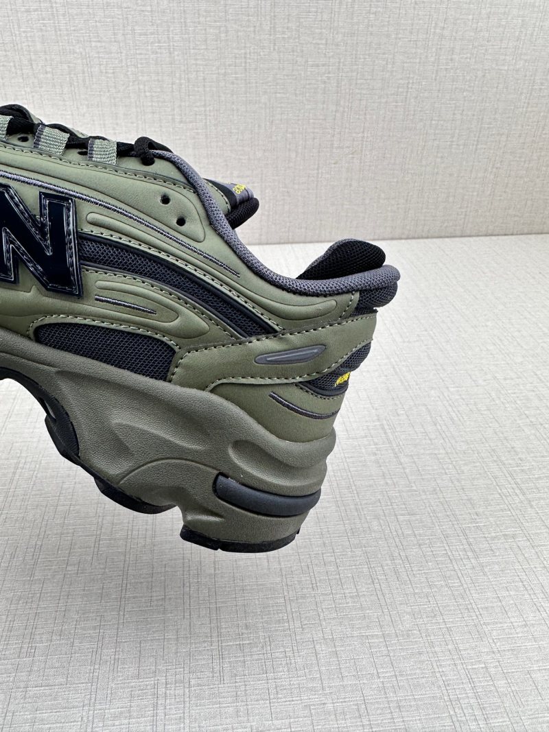 New Balance M1000 'Red' view