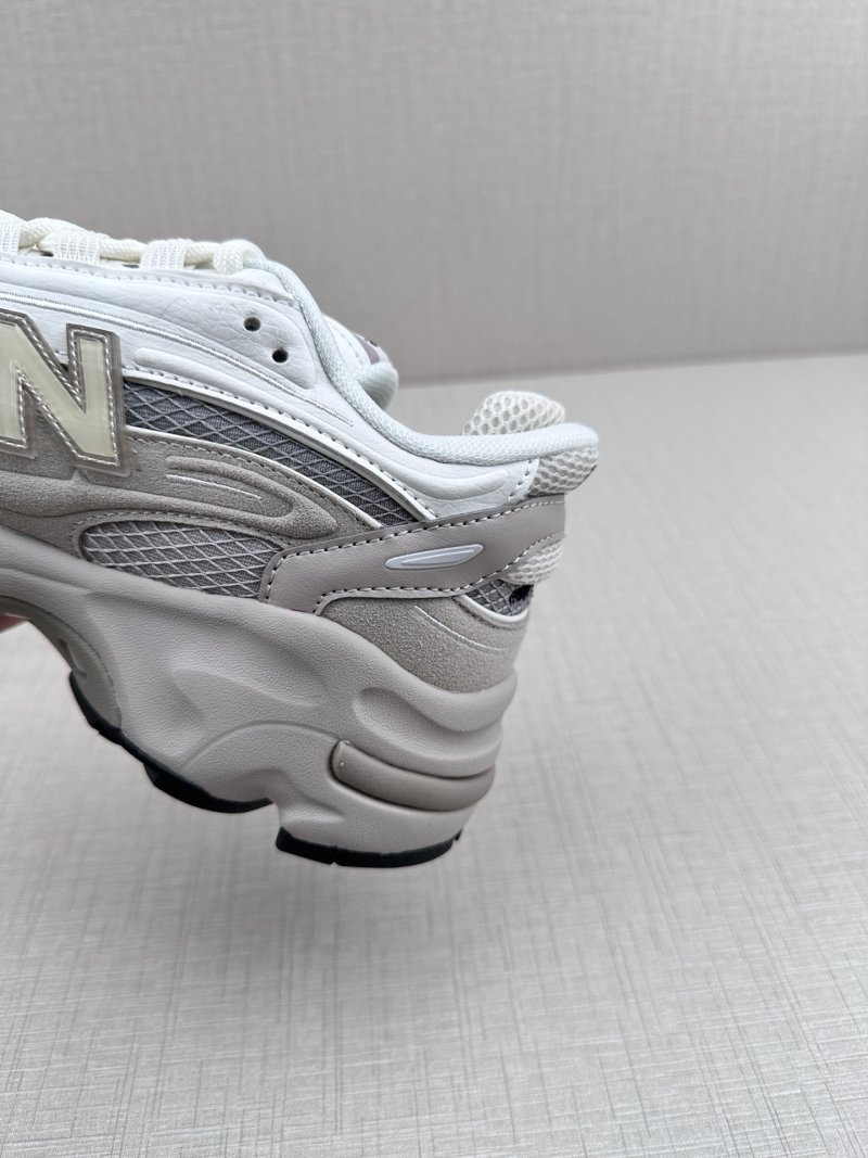 New Balance M1000 'Red' view