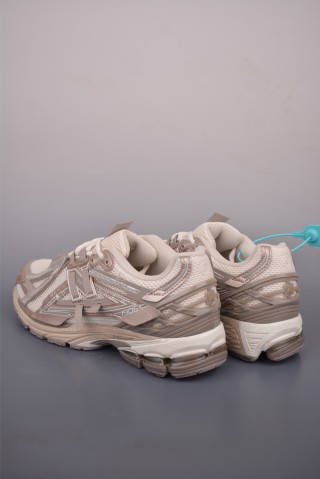 New Balance M1906 view 2