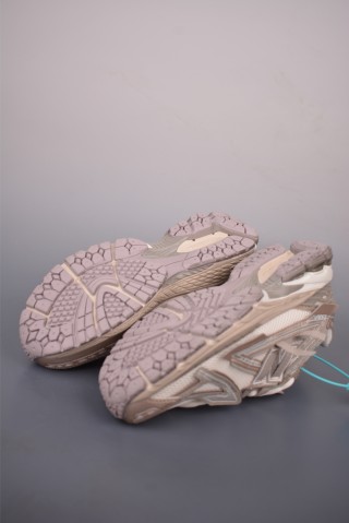New Balance M1906 view 3