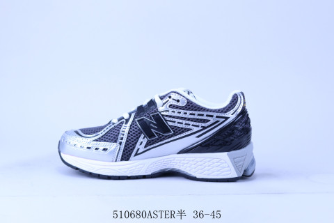New Balance M1906 view 2