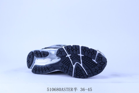 New Balance M1906 view 4