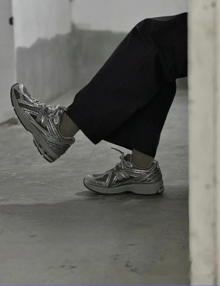 New Balance M1906 view 2