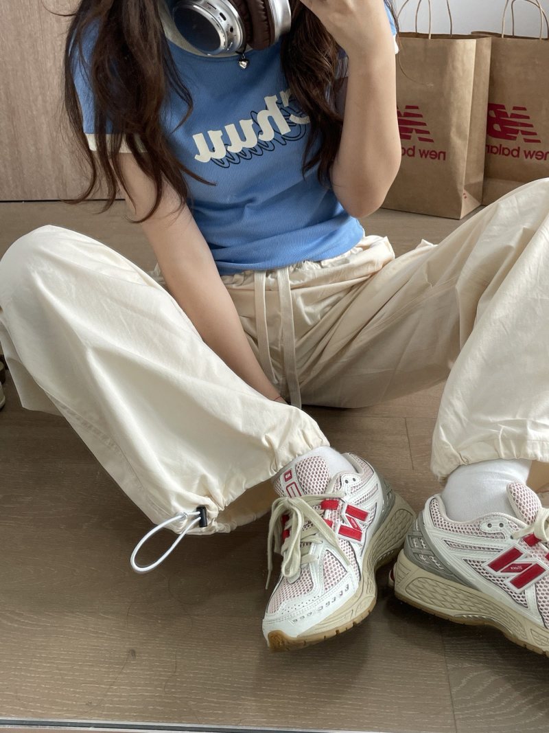 New Balance M1906 view