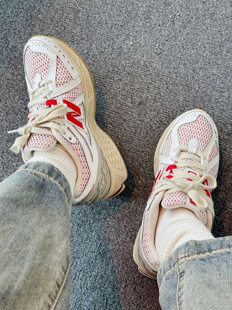 New Balance M1906 view