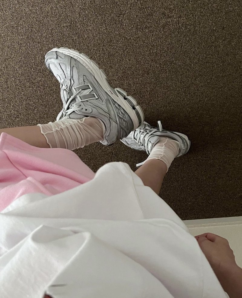 New Balance M1906 view