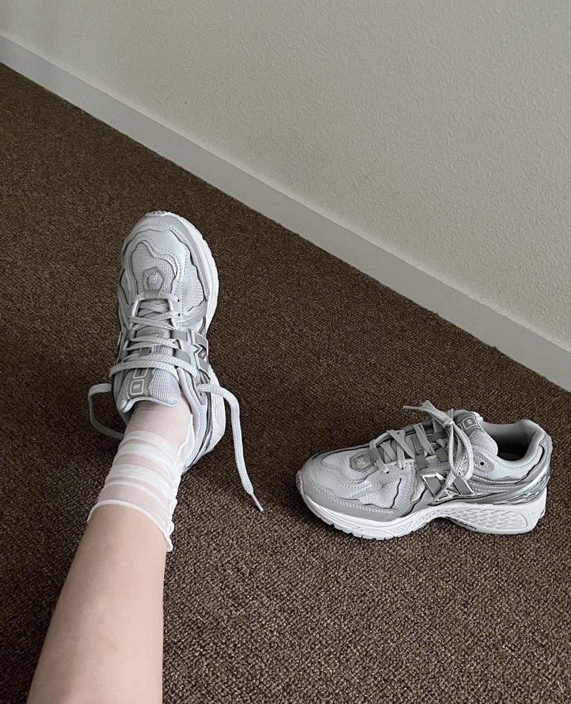 New Balance M1906 view