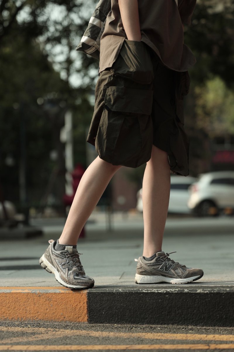 New Balance M1906 view