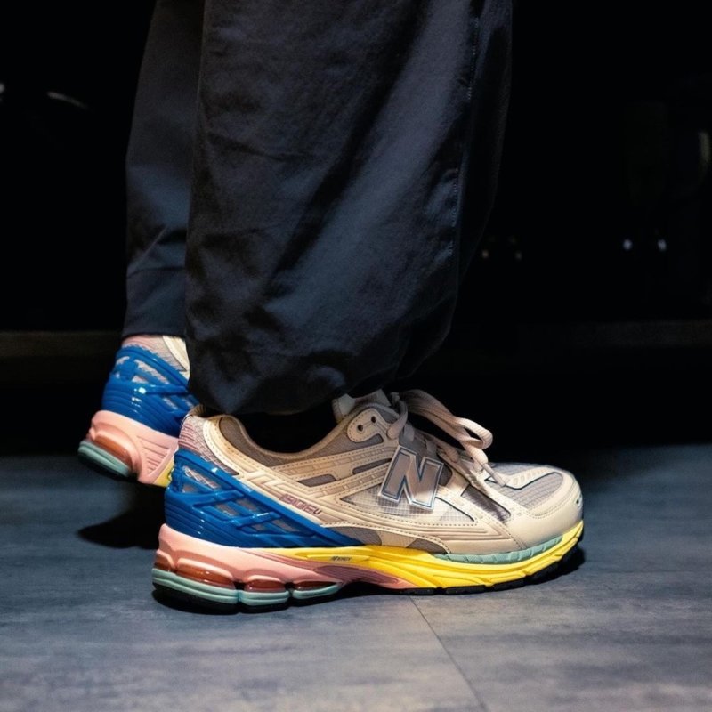 New Balance M1906 view